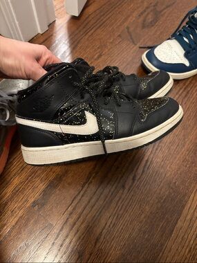 Nike Kids Air Jordan 1 Mid - Black with White Swoosh and Gold Speckle